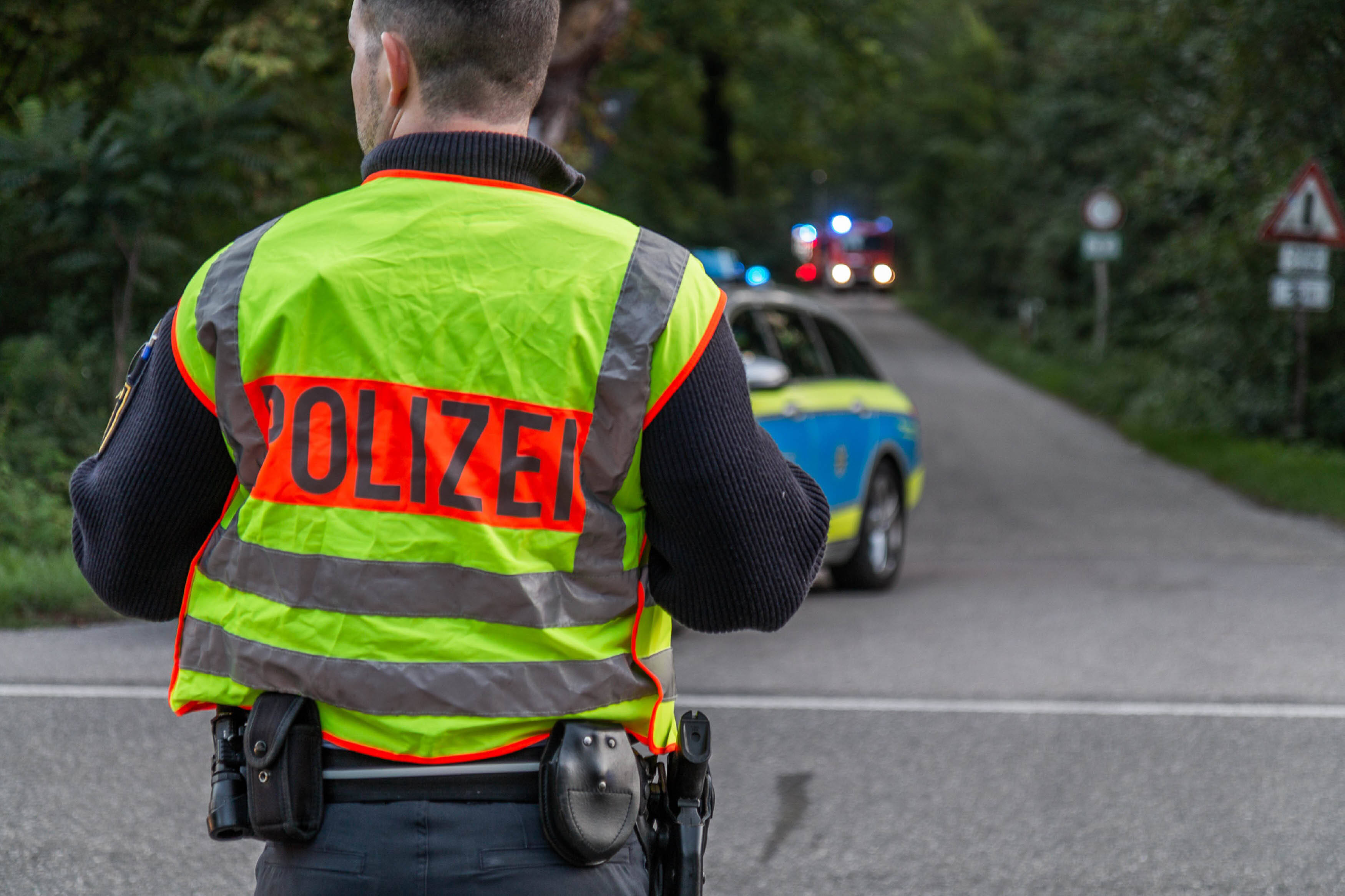 Polizei warnt die Bevölkerung! Mörder nach Bluttat auf der Flucht! Sprechen Sie diesen Mann nicht an