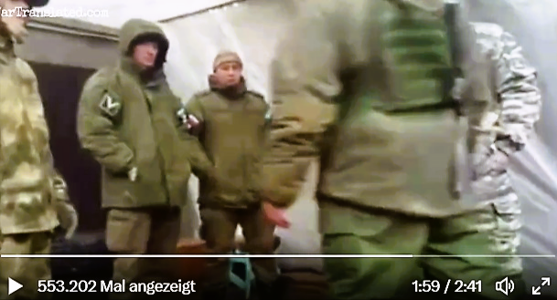 Schock-Video von der Front! Betrunkene russischer Soldaten gehen mit Axt auf Kameraden los