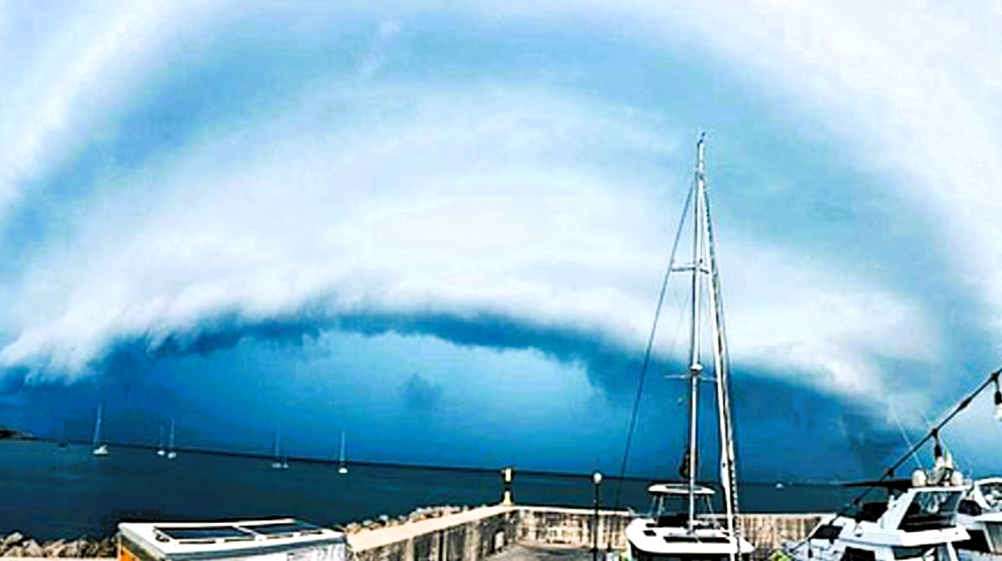 Wetter-Chaos auf Mallorca - Sogar Kreuzfahrtschiff losgerissen und Hoteldächer abgedeckt! Touristen in Panik