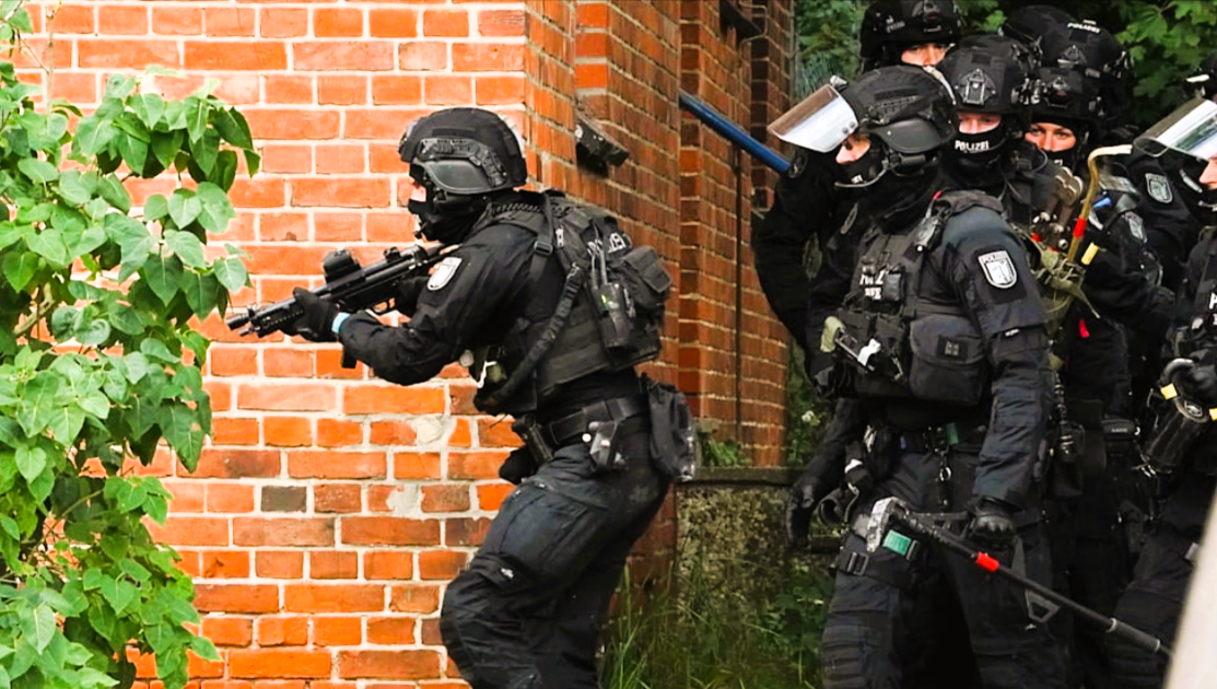 Eilmeldung! Schüsse am Bodensee - SEK muss Messermann stoppen!