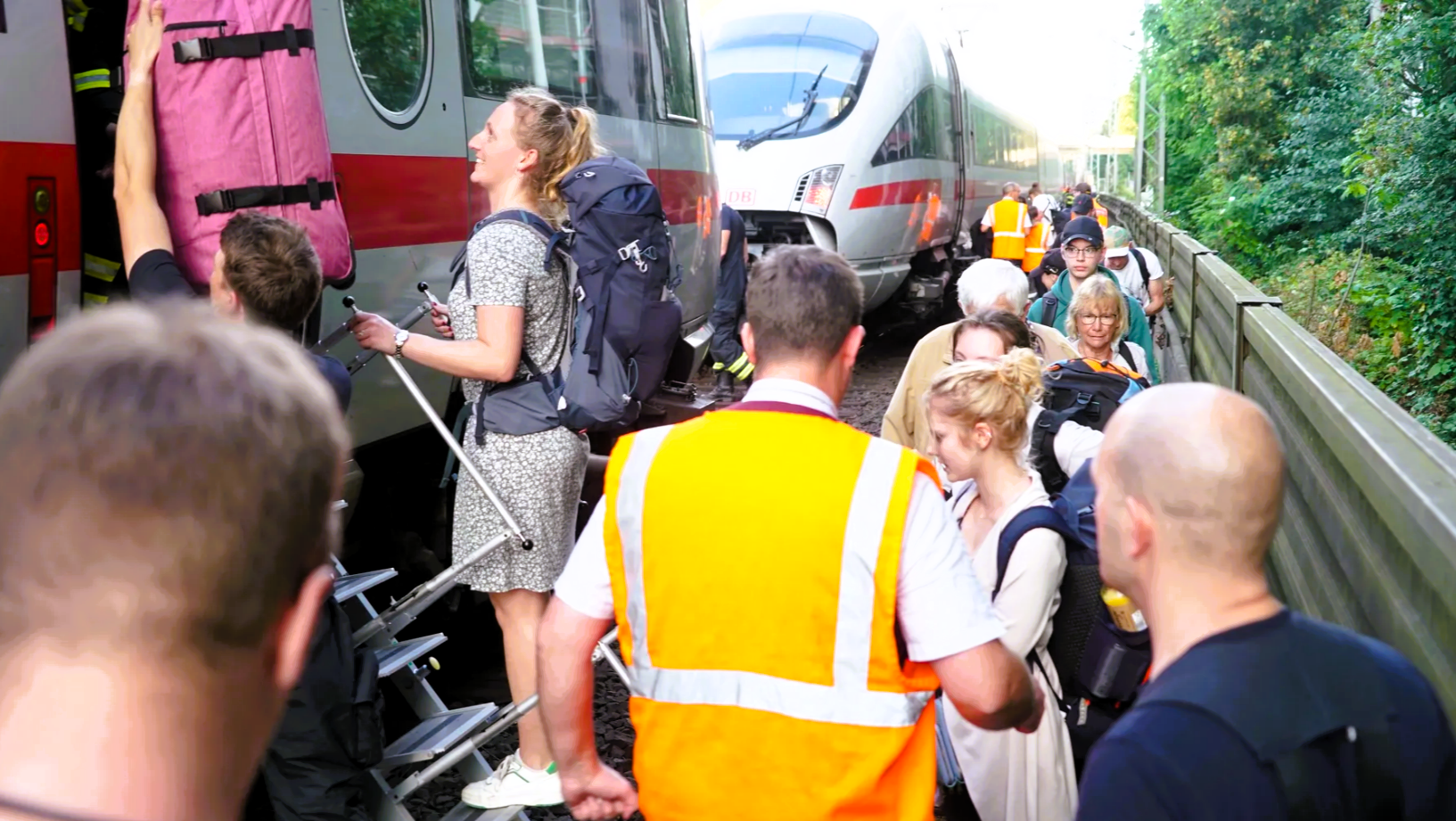 Verheerendes ICE-Unglück! Betrunkener Fahrer legt komplette Zugstrecke lahm