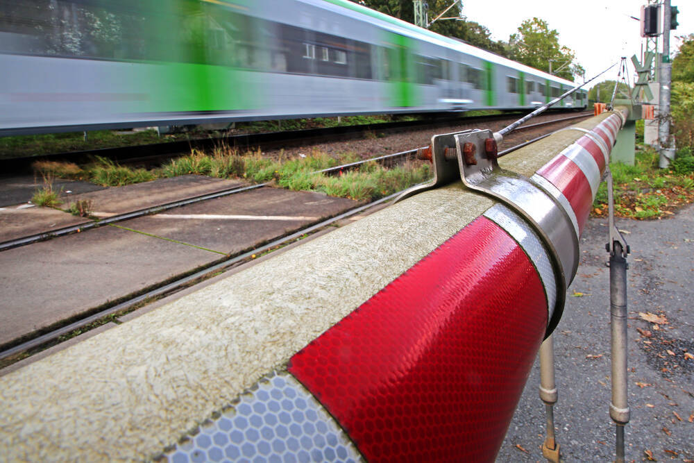 Trauer! Nachwuchsfußballer stirbt bei Zugunfall! Fans und Verein trauern um Nachwuchshoffnung