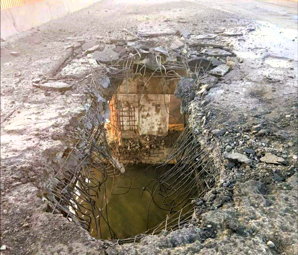 Loch in Krim-Brücke gesprengt! Ukraine erhöht den Druck auf Putins Nachschubwege! 