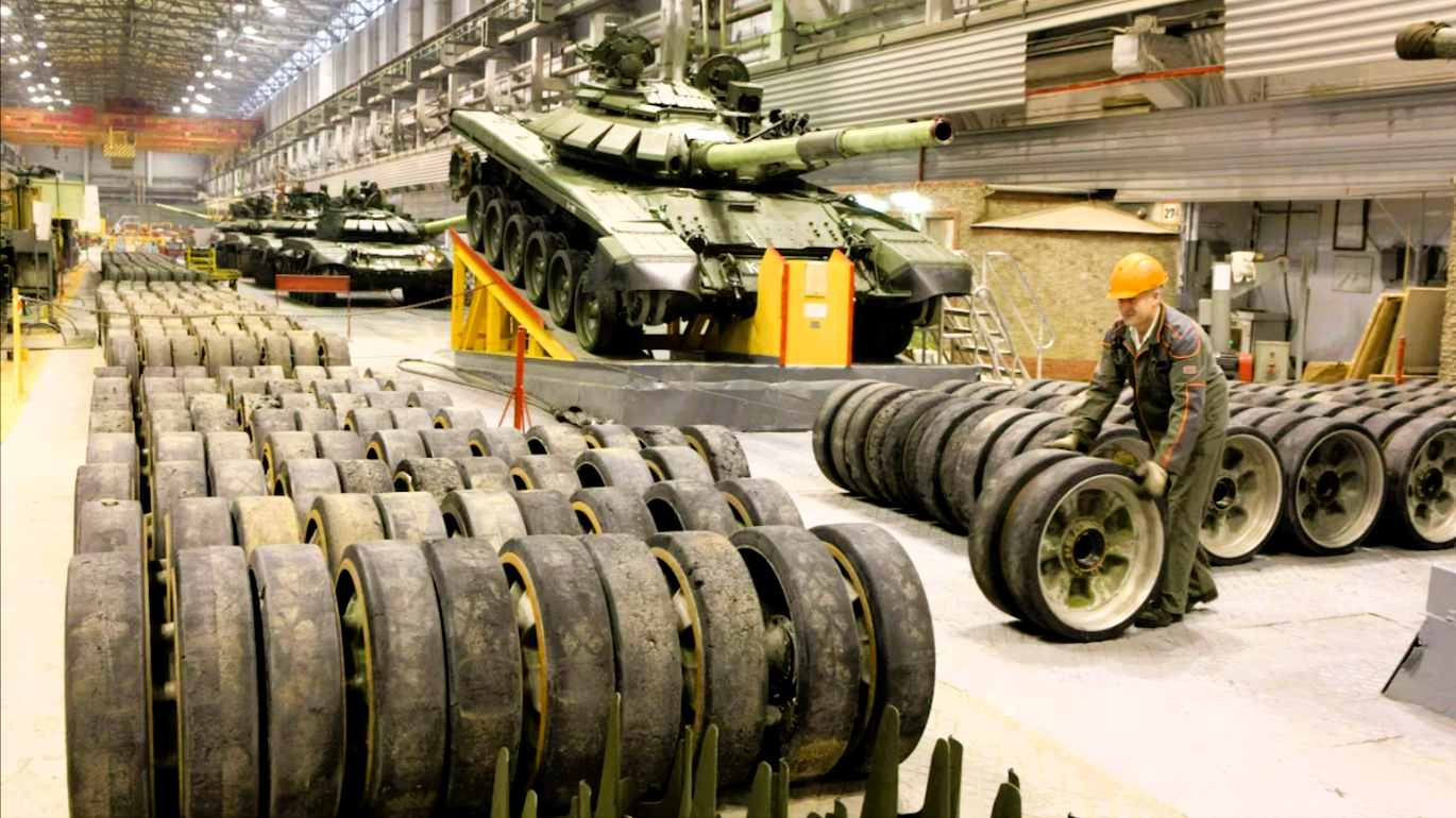 Putin kann keine Panzer mehr bauen! Sanktionen greifen endlich - Rüstungsunternehmen müssen Verträge platzen lassen