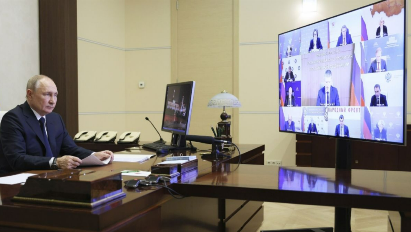 Blamage für Putin! Eigener Minister stellt Putin vor laufenden Kameras bloß!