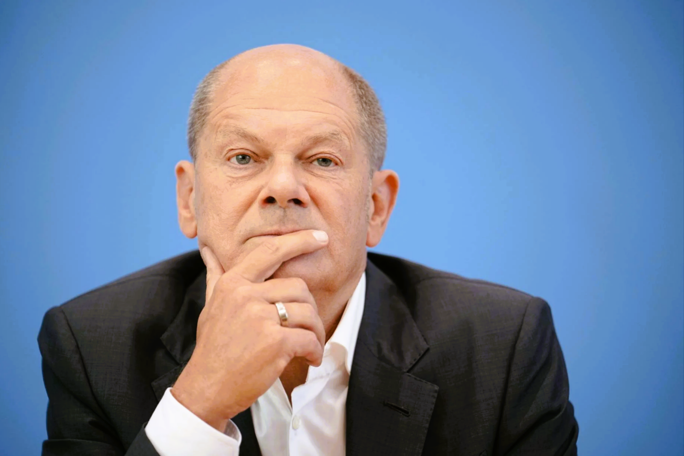 Desaster für Olaf Scholz - Bundeskanzler verliert alle Umfrage gegen alle Kandidaten der Union!