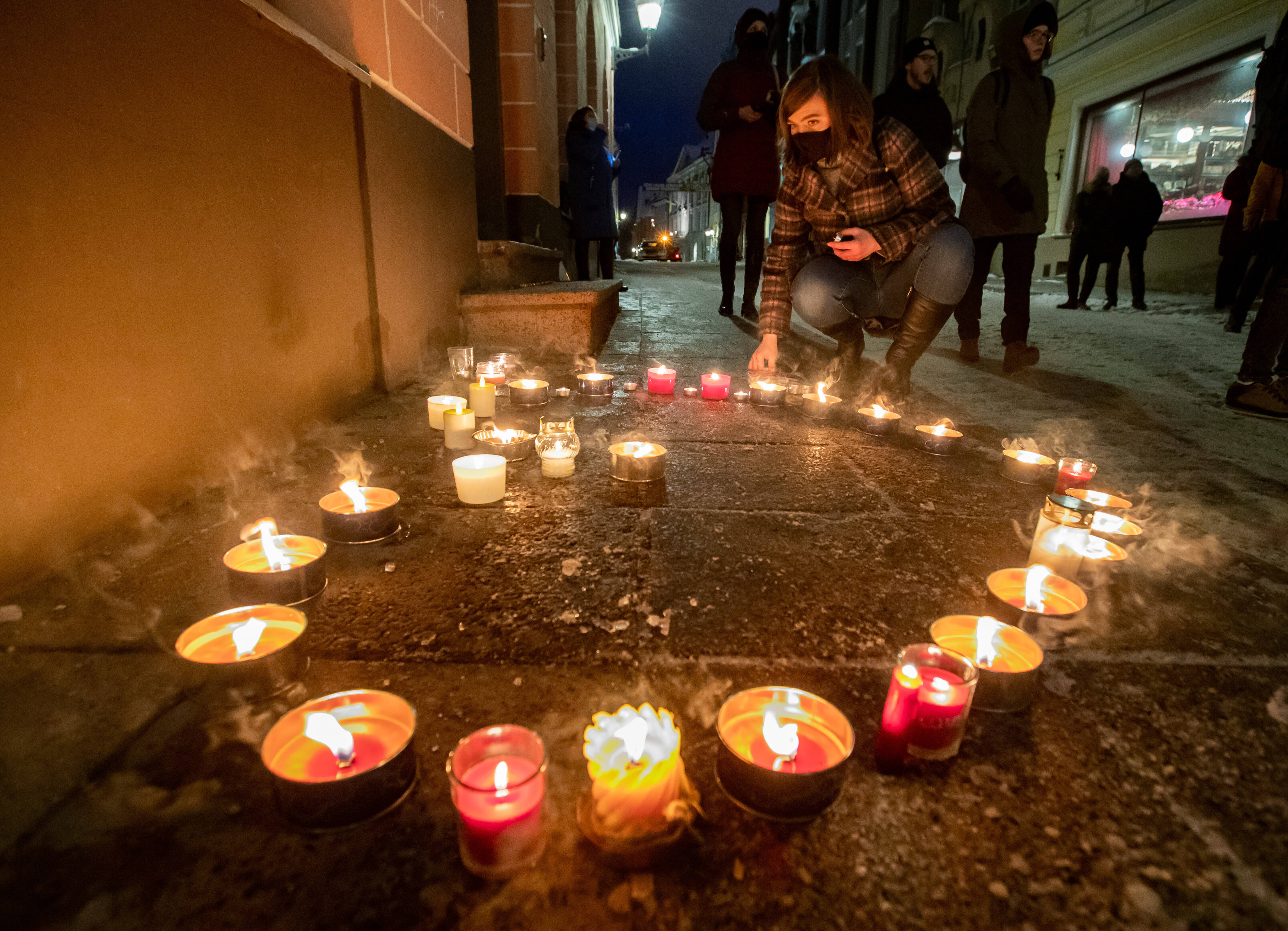 Deutscher Zoo tötet neugeborenes Schimpansenbaby - der Grund mach traurig!